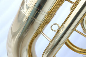 <span class=keywords><strong>Tuba</strong></span> haut de gamme Focustyle FTU-400 avec corps en laiton et tonalité Bb, finition laquée transparente, taille <span class=keywords><strong>4</strong></span>/<span class=keywords><strong>4</strong></span>, <span class=keywords><strong>4</strong></span> <span class=keywords><strong>pistons</strong></span> à action supérieure - Product Image 6