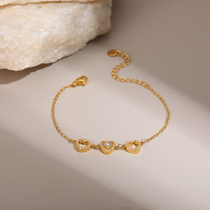 Joyería para manos - pulsera de acero inoxidable con gemas en forma de corazón - única, sencilla y versátil - Product Image 4