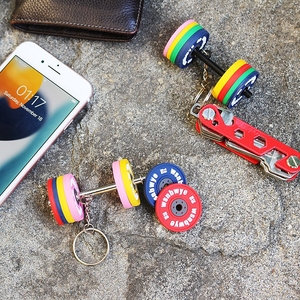 Đầy Màu sắc trọng lượng tấm sleutelhanger tập thể dục thu nhỏ <span class=keywords><strong>Barbell</strong></span> Đồ chơi Quà tặng có thể điều chỉnh quả tạ thể thao kim loại <span class=keywords><strong>Barbell</strong></span> Keychain - Product Image 3