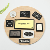 Mode personnalisé marque vêtements en cuir Pu métal étiquette Patch gravé logo plaque signalétique étiquette en métal blanc logo en métal pour vêtements