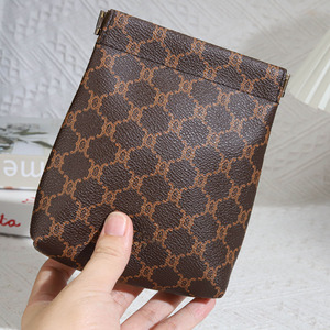 Bolso de Cuero de Alta Gama con Detalles Metálicos, Reciclable, Personalizable con Diseño Gratuito, para Perfume y Maquillaje, en Cuero PU - Product Image 5