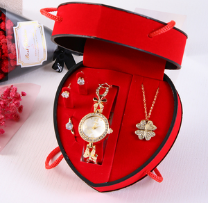 Boîte à bijoux de luxe rouge en velours en forme de cœur avec rose en savon pour anniversaire, mariage, cadeau d'anniversaire - Product Image 1