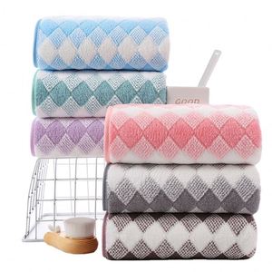 Serviette de bain en microfibre ultra-fine, motif cœur, en polaire corail, douce pour la peau, séchage rapide, avec bande de bordure - Product Image 1