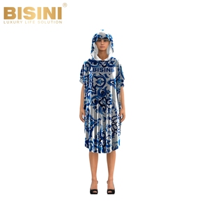Peignoir de plage à capuche en tissu absorbant 2 en 1 avec motif en porcelaine bleue, logo personnalisé accepté pour les femmes - Product Image 1