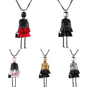 Collar con colgante de muñeca, cadena de aleación de cristal, joyería de disfraz para mujer, para fiesta, uso diario, ROJO - Product Image 4