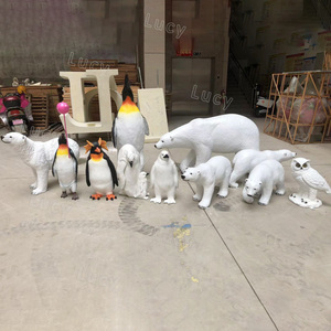 Decoraciones para Fiesta de Invierno, Escultura de Oso Polar, Pingüino y Loro de Resina y Fibra de Vidrio, Estatua Navideña Grande en Venta - Product Image 3