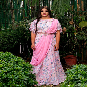 Robe longue élégante pour femme, style traditionnel chinois, à motifs floraux, avec ceinture rose, coupe ample, manches courtes, en viscose, idéale pour les soirées - Product Image 1