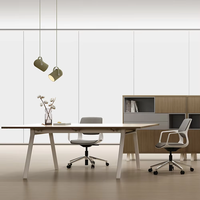 Table de réunion modulaire moderne Nouveau mobilier de bureau pour 6-8 personnes Nouveau bureau de conférence en bois à panneaux pour hôtels hôpitaux