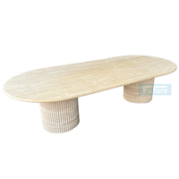 Table basse de luxe Wabi Sabi personnalisée ovale en travertin beige avec socle bas pour 8 places