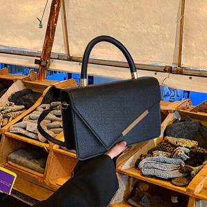 Bolso de hombro de gran capacidad con una sola cadena, moderno bolso cruzado para teléfono móvil, bolso bandolera de diseñador. - Product Image 3