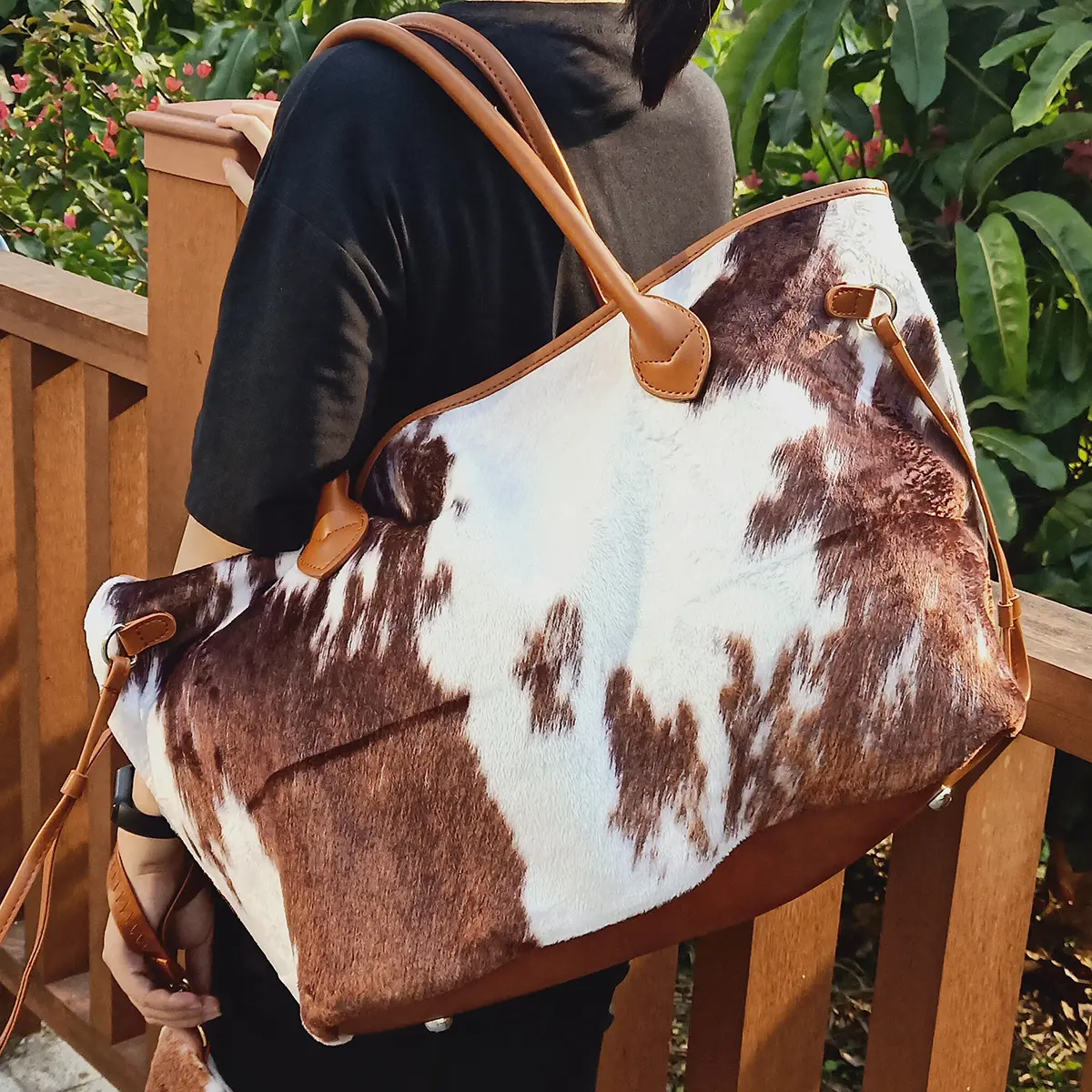 Latest American Style Suede Cow Hide Tote Bag Large Capacity Weekender Bag Women Cow Print Leather Shoulder Bag Pu Handbag