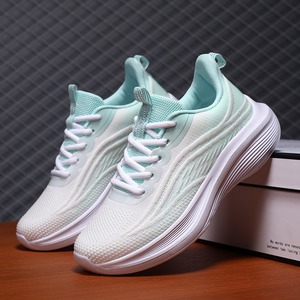 Chaussures de sport de style nouveau pour hommes et femmes, légères, à semelle souple, pour la course et la marche. - Product Image 1