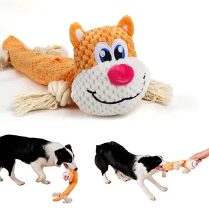 库存松鼠毛绒吱吱作响的动物狗玩具少数填料耐用互动狗拖船玩具狩猎和觅食