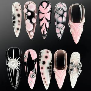 Ongles à presser faits main de luxe extrême, style tendance et chic, avec cœurs 3D chromés et motifs floraux, longs ongles stiletto pour une ambiance haute couture - Product Image 3
