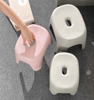 Tabouret en plastique épaissi pour grossistes, siège en résine longue durée et durable pour usage domestique et commercial (salon, table à manger)