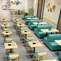 Ensemble de mobilier de restaurant commercial, table rectangulaire en bois avec chaises à cadre en bois, siège turquoise et canapé en cuir pour café