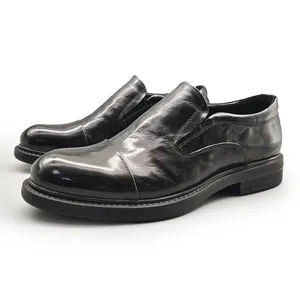 Yeni moda erkek üst katman dana loafer'lar Buffalo deri el taneli iş rahat üzerinde kayma deri ayakkabı