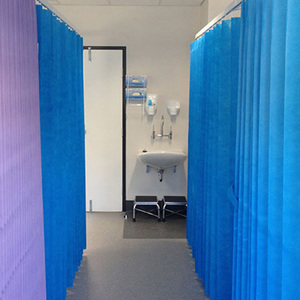 Esun ritardante di fiamma tinto tessuto non tessuto tessuto monouso Privacy tenda <span class=keywords><strong>per</strong></span> strutture mediche disponibile in vari colori - Product Image 2