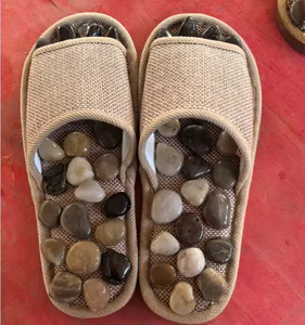<strong>New</strong> Hot Selling Manufacturer Designs Foot Massage And Relaxing Pebble Slippers - Product Image 4