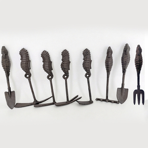 Ensemble d'outils de <span class=keywords><strong>terrassement</strong></span> en fonte pour jardin <span class=keywords><strong>avec</strong></span> manche rétro en forme de hippocampe, <span class=keywords><strong>pelle</strong></span> à fleurs et râteau pour l'aménagement paysager de cour, la décoration de jardin et l'artisanat - Product Image 4