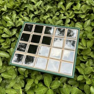 Boîte de présentation de perles entièrement transparente 4*4cm, boîte de <span class=keywords><strong>rangement</strong></span> pour pierres précieuses, <span class=keywords><strong>diamant</strong></span> brut, boîte carrée avec plateau à carreaux - Product Image 3