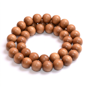Collier Mala en perles de bois de santal naturel fabriqué à la main pour la méditation de yoga et l'équilibrage des chakras disponible au meilleur prix - Product Image 3