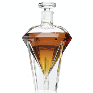 Decantador de whisky en forma de diamante moderno de 750ml Vidrio de borosilicato eco-sostenible Vino/licor de alta transparencia Diseño ecológico - Product Image 1
