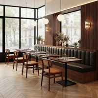 Ensemble de banquettes de restaurant style Mid-Century Modern, banquette en cuir capitonné, table en bois, chaises en rotin