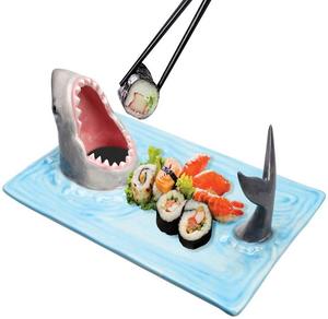 Plato de cerámica pintado a mano para servir Sushi, cerámica pintada a mano, Shark Attack - Product Image 1