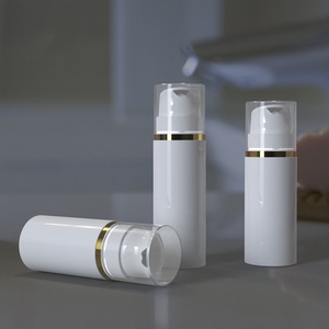 Flacon de mousse nettoyante pour le visage à l'<span class=keywords><strong>acide</strong></span> <span class=keywords><strong>aminé</strong></span> 120/150 ml avec tête de pompe à pression PET blanche. - Product Image 1