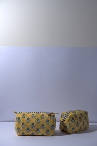 Bolsa de Viaje Compacta Amarilla con Estampado a Mano de Jaipur, Bolsas de Aseo de Algodón, Cierres de Latón YKK, Clásica para Uso Diario - Product Image 2