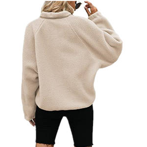 Veste polaire personnalisée pour femmes Manteaux courts à manches longues floues Vêtements d'extérieur boutonnés en Sherpa avec poches - Product Image 4