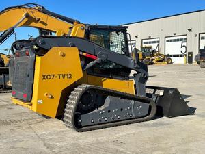 Chargeuse compacte polyvalente sur chenilles XC7-TV12 53,7 kW avec godet de 0,65 m³ pour la préparation des pâturages, lame à neige et brise-neige – Économique et durable - Product Image 2