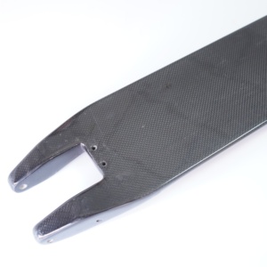 Longboard en fibre de carbone véritable 3K ultra-léger avec haute résistance et flexibilité pour la descente et le cruising - Product Image 5