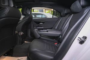Voiture d'occasion <span class=keywords><strong>Mercedes</strong></span> <span class=keywords><strong>Benz</strong></span> Classe C New Energy 2023 C <span class=keywords><strong>350</strong></span> <span class=keywords><strong>e</strong></span> L 2.0T - Product Image 4