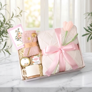 Coffret <span class=keywords><strong>cadeau</strong></span> de bain et de <span class=keywords><strong>spa</strong></span> naturel et sans cruauté | Kit de soins corporels parfumés longue durée | Panier-<span class=keywords><strong>cadeau</strong></span> de luxe pour cadeaux de mariage et de fête nuptiale - Product Image 1