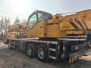 מנוף נייד משופץ מדגם XCM-G QY25K5-1 בעל כושר הרמה של 25 טון, עם זרוע טלסקופית, משומש, במלאי. - Product Image 4