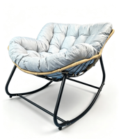 Fauteuil à bascule moderne en rotin tressé, capitonné avec boutons, coussin épais beige, structure en métal noir, coque incurvée surdimensionnée pour salon