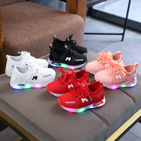 Großhandel Kinder Sportschuhe Jungen Mädchen Mode M LED Licht Freizeit schuhe Turnschuhe