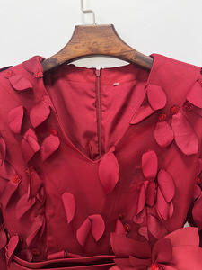 Abito da sera <span class=keywords><strong>rosso</strong></span> <span class=keywords><strong>con</strong></span> applicazioni di foglie 3D, maniche lunghe, scollo a V, <span class=keywords><strong>spacco</strong></span> alto, in tulle, elegante, <span class=keywords><strong>con</strong></span> petali, per ballo di fine anno, matrimonio, o feste. - Product Image 4
