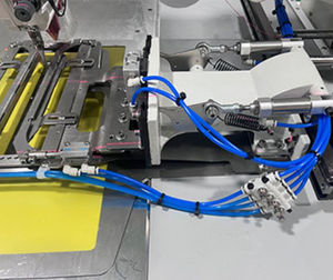 เครื่องเย็บกระเป๋าแบบเลเซอร์ด้วยการเปิดกระเป๋าและตัดเย็บเสื้อผ้ามีคุณสมบัติ220โวลต์ - Product Image 4