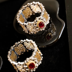 Phong Cách Cổ Điển 18K Vàng Vàng Tự Nhiên Pigeon Blood Ruby & Kim Cương Tự Nhiên Nhẫn Cao-End Thủ Công Hình Bầu Dục Hình Ladies 'Đồ Trang Sức - Product Image 3