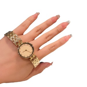 Reloj de Cuarzo Redondo Dorado para Mujer, Reloj de Pulsera Minimalista, Resistente al Agua 3 Bar, Regalo - Product Image 5