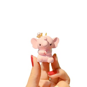 Llavero de elefante con corona de dibujos animados, colgante de animal volador de acrílico 3D con impresión digital de aleación para accesorios de bolsos y teléfonos - Product Image 5