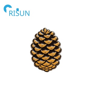 Fabricación personalizada otoño cono broche lindo dibujos animados Bellota Pino solapa pines insignia - Product Image 5