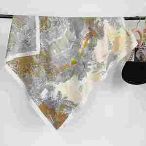 Nouveau design tendance, écharpe carrée en velours de soie imprimée 90x90cm, 100% polyester, châle pour femme YHK0015 - Product Image 4