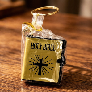 Llavero <span class=keywords><strong>de</strong></span> Metal Vintage con Cruz y Mini Biblia, Colgante Religioso Cristiano, Regalo para Amigos, Venta al por Mayor en Stock - Product Image 1