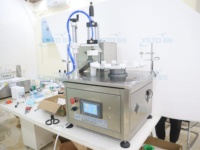 Machine de remplissage et de bouchage semi-automatique YETO à haute efficacité pour petits flacons de parfum, échantillons, huiles, vaporisateurs de parfum, toner