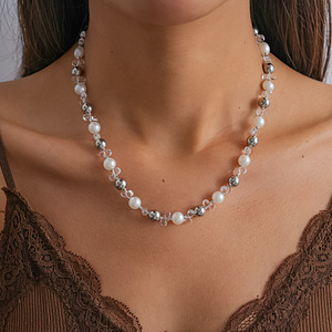 Collier Géométrique en Perles de Verre pour Femme, Chaîne de Clavicule Minimaliste de Luxe, Bijoux Européens et Américains - Product Image 1