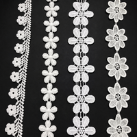 Dentelle florale délicate, logo brodé personnalisé en usine, dentelle soluble dans l'eau pour la couture de vêtements pour enfants